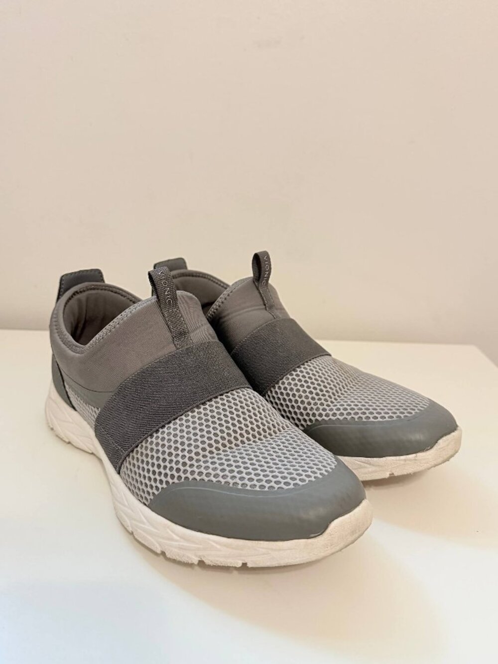 Vionic Camrie Slip-On Sneaker Lightweight Lace-Free Breathable Gray Women’s Sz 9